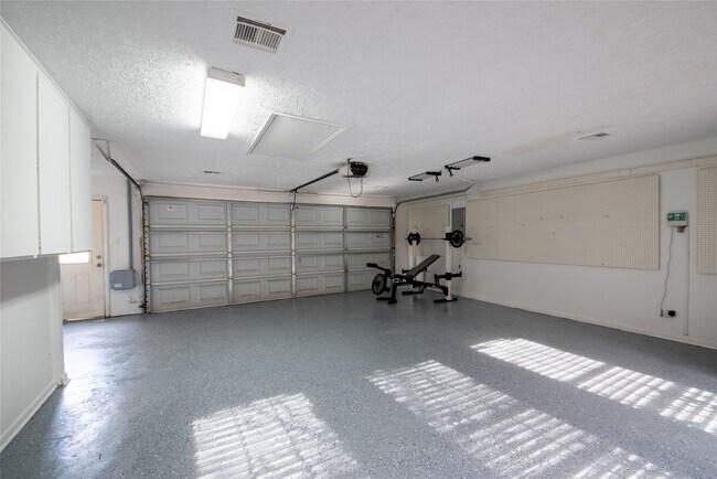 Building Photo - 2502 Lake Gardens Ct