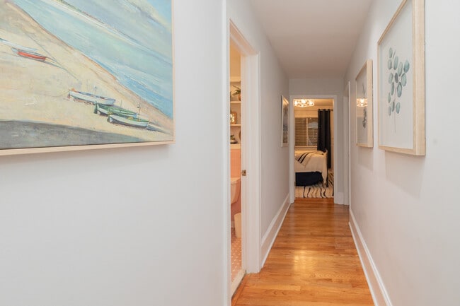 Building Photo - 944 Lakeview Dr