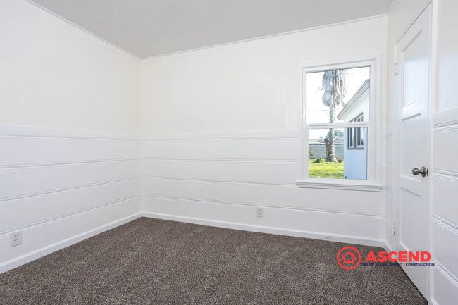 Building Photo - Spacious 5-Bedroom Home + Back Unit Included | 3 Baths | Bakersfield Living