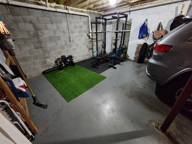 Building Photo - Location, location, location! Beautiful 2BR/1.5BA townhouse in West End Park!