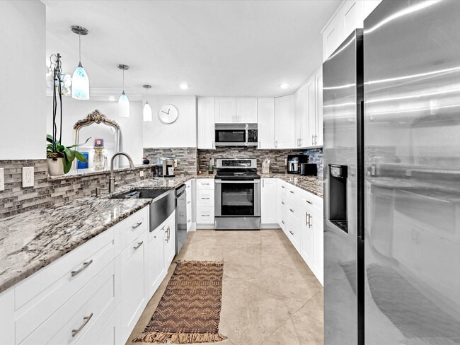 Building Photo - 1150 Hillsboro Mile