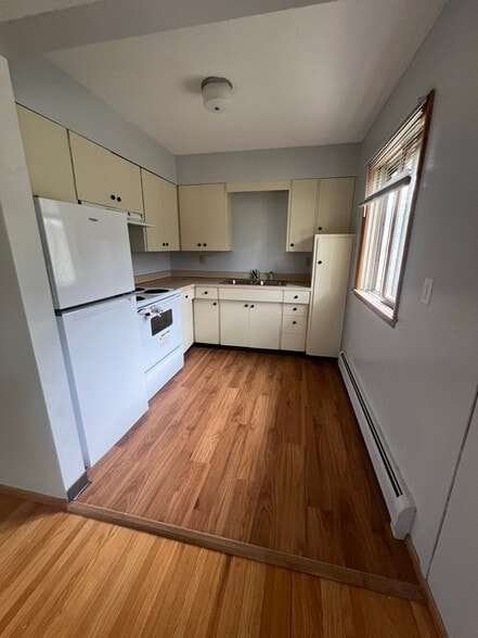 Building Photo - 604 9th St S