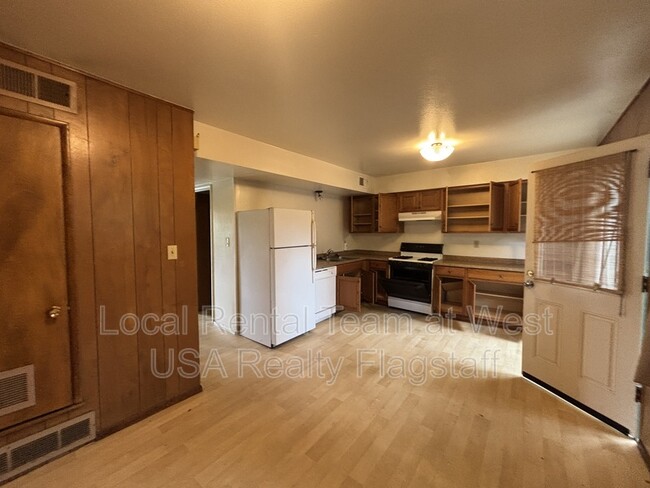 Building Photo - 601 W Dale Ave