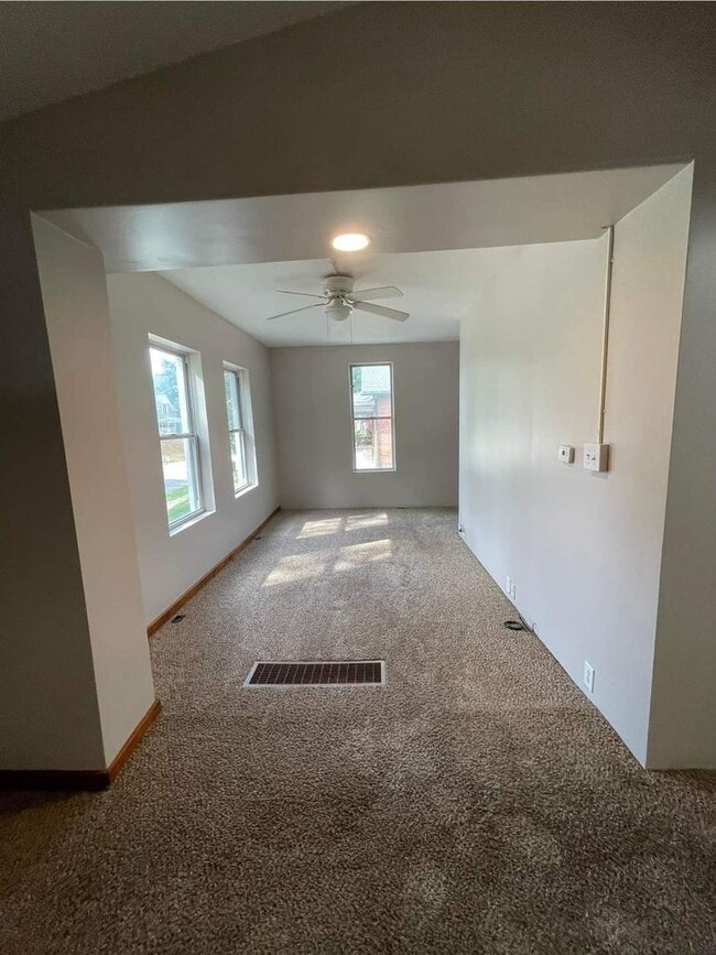 Building Photo - Beautiful newly remodeled 2 bed - 2 full baths!!!