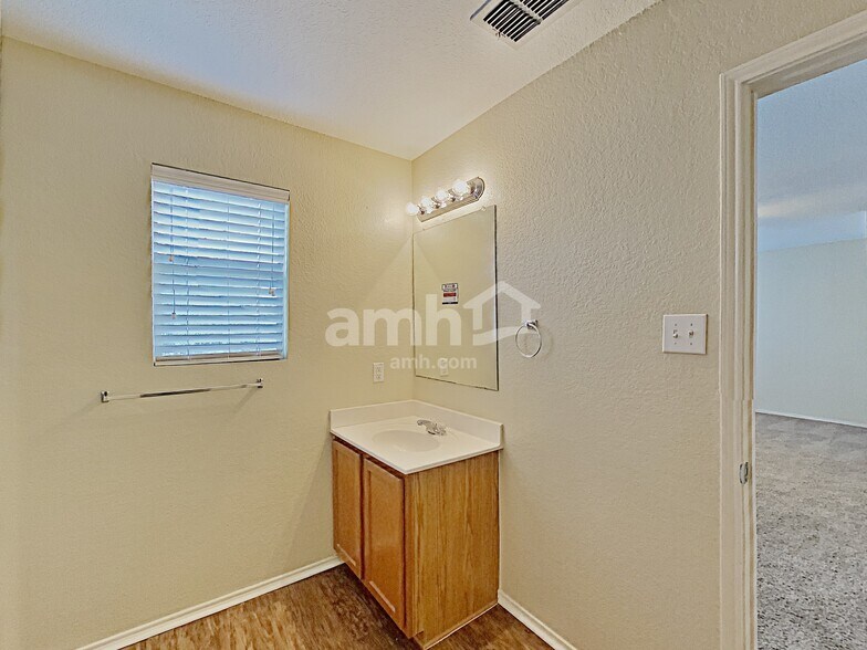 Building Photo - 9306 Pacific Maple