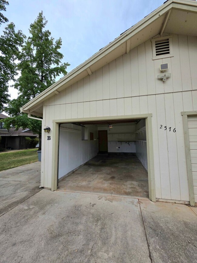 Building Photo - 2576 Sabre Ct