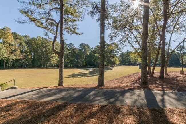 Building Photo - Beautiful 4 sided brick 4BR/3BA ranch home in Dunwoody, GA.
