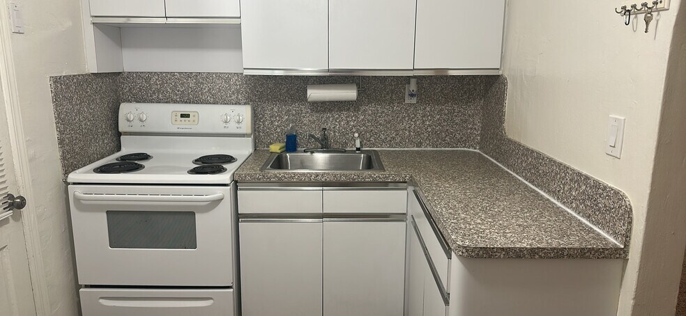 Building Photo - 2024 Taylor St