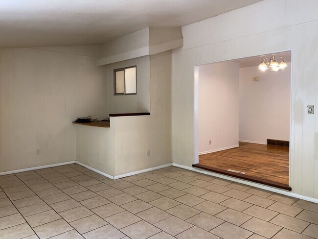 Building Photo - STUDENTS WELCOME! Sprawling Ranch Home w/ Large Fenced Yard