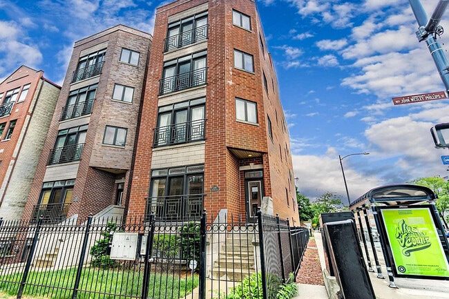 Building Photo - 2355 W Harrison St