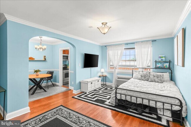 Building Photo - 820 N Washington St