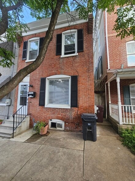 Primary Photo - 1122 N Lombard St