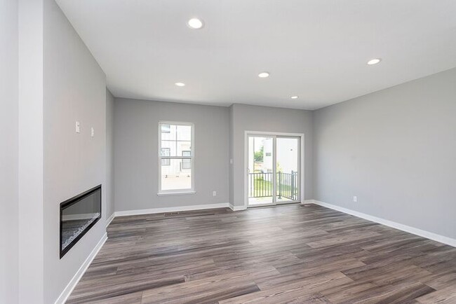 Building Photo - Brand New 3 Bed Townhome in Booming Westfi...