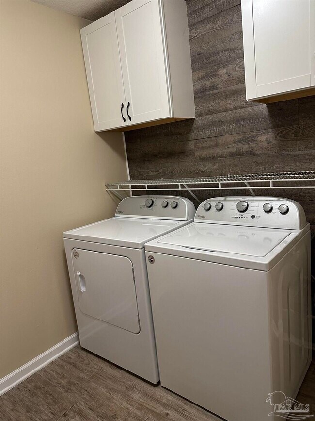 Building Photo - 6482 Flora Court