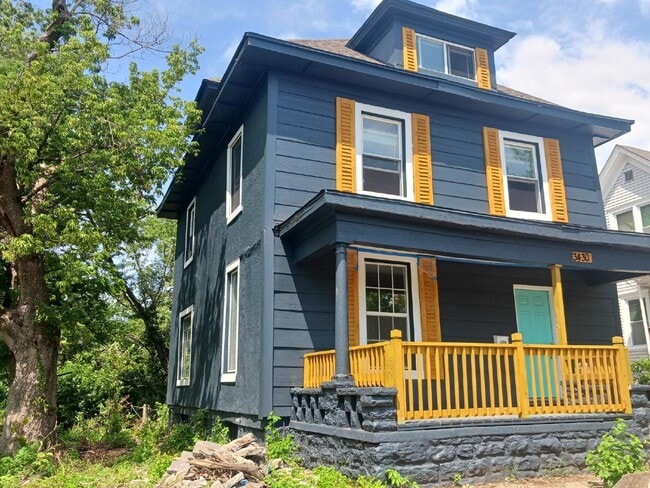 Building Photo - Special Offer: February Rent Free with App...