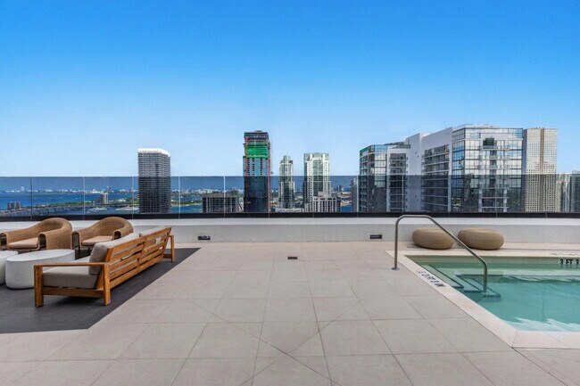 Building Photo - 225 N Miami Ave