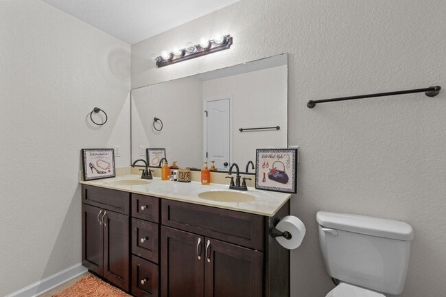 Building Photo - Dream Home Alert in Hampton!