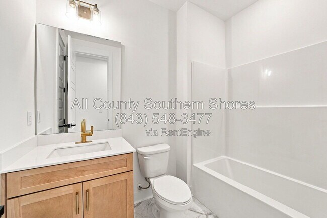 Building Photo - 3084 Claredon St