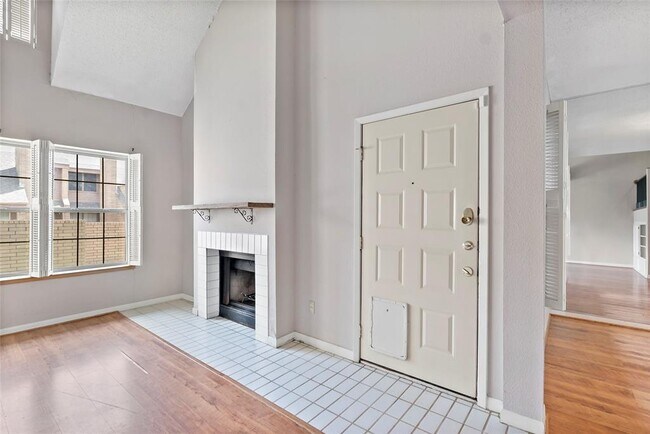 Building Photo - 3122 Camelot Dr