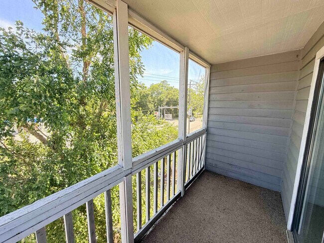 Building Photo - 10174 Beach Dr SW