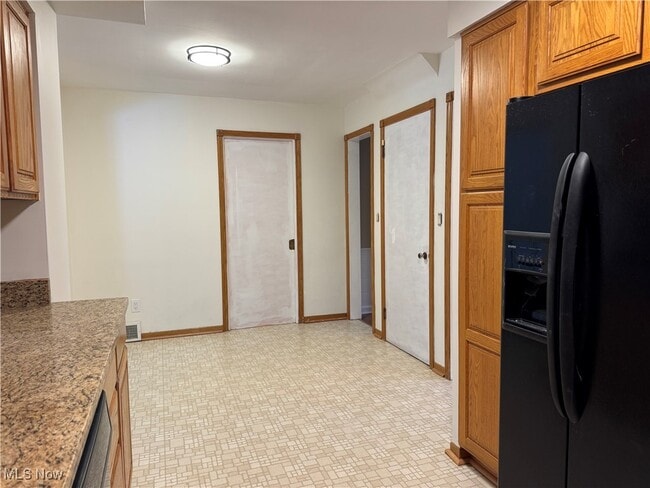 Building Photo - 8896 Spring Valley Dr