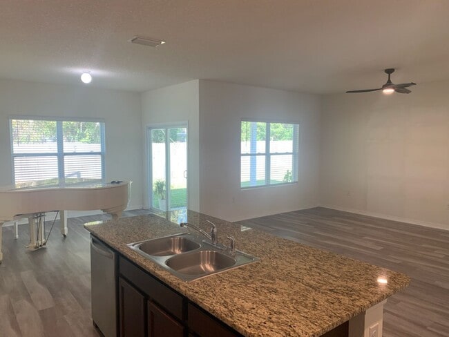 Building Photo - Beautiful Home Located In The New Chestnut Village Neighborhood On SW Archer Road