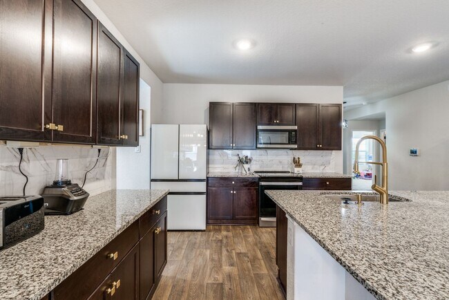 Building Photo - 816 Indigo Wy