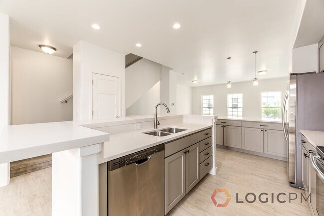Building Photo - 10592 Redknife Dr
