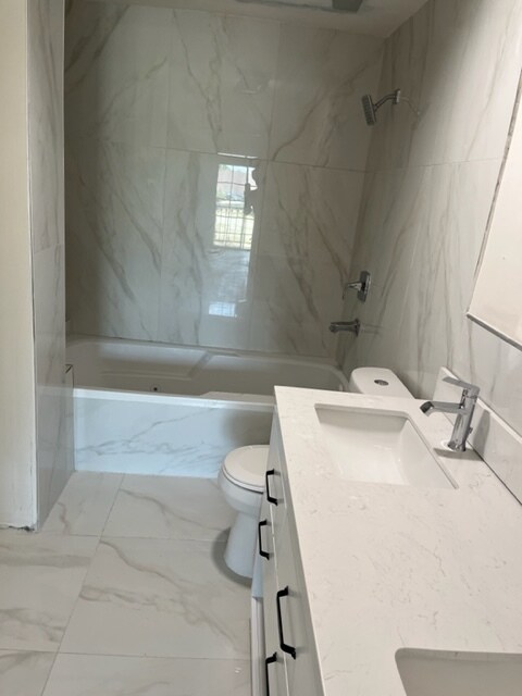 Master Bath/Jacuzzi - 3808 Stocker St