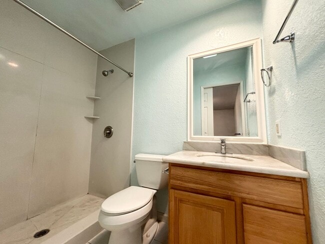 Building Photo - Lovely Cul-de-Sac Home in West Davis – Close to Parks & Amenities