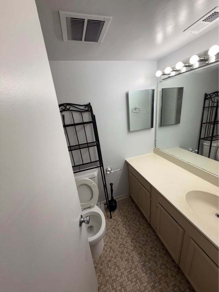 Building Photo - 728 Quince Orchard Blvd