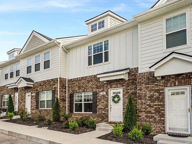 Building Photo - Amazing 3BR Townhome in Goodlettsville