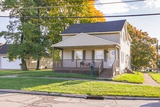 Building Photo - 3 bedroom 3 bathroom Single Family Home