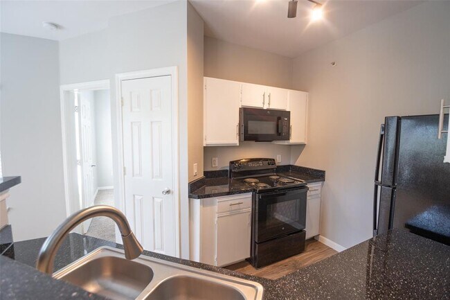 Building Photo - 2320 Gracy Farms Ln