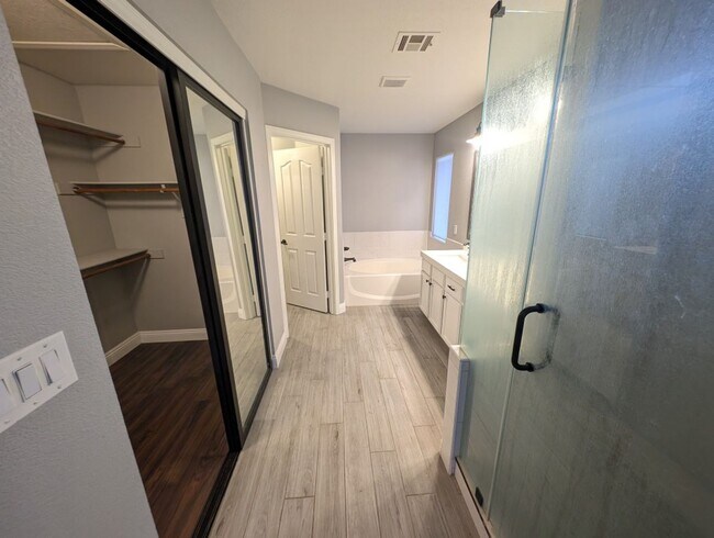 Building Photo - 10465 Warwick Falls Ct
