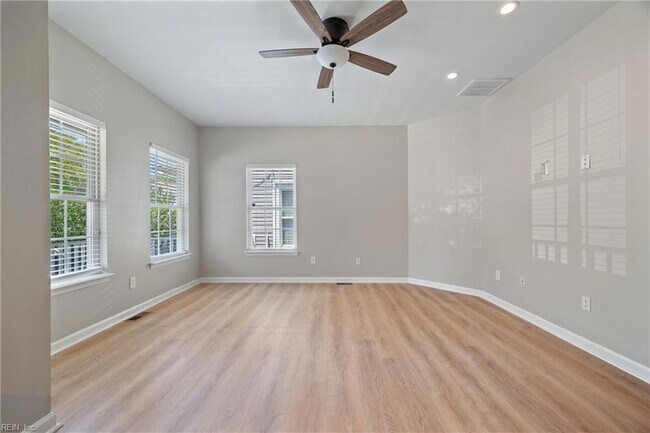 Building Photo - 318 W 31st St