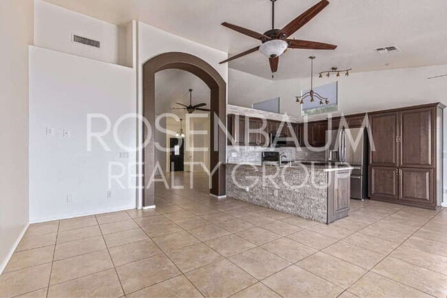Building Photo - Gorgeous 3-bedrooms, 2-baths home in the d...