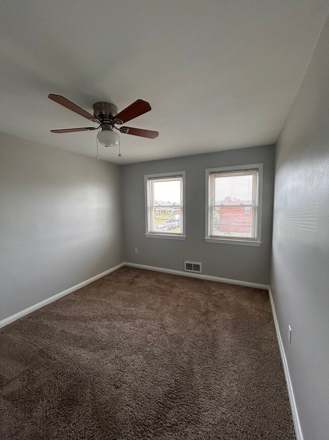 Building Photo - 433 Pembrooke Blvd