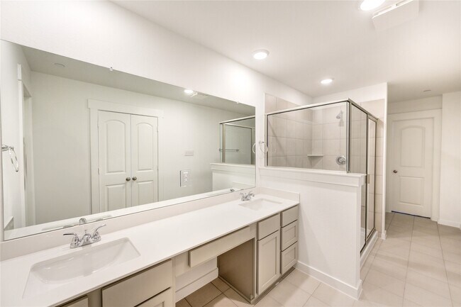 Building Photo - 11914 Carvalho Dr