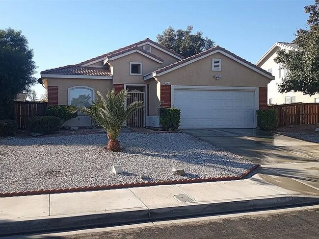 Building Photo - Very nice single story home.