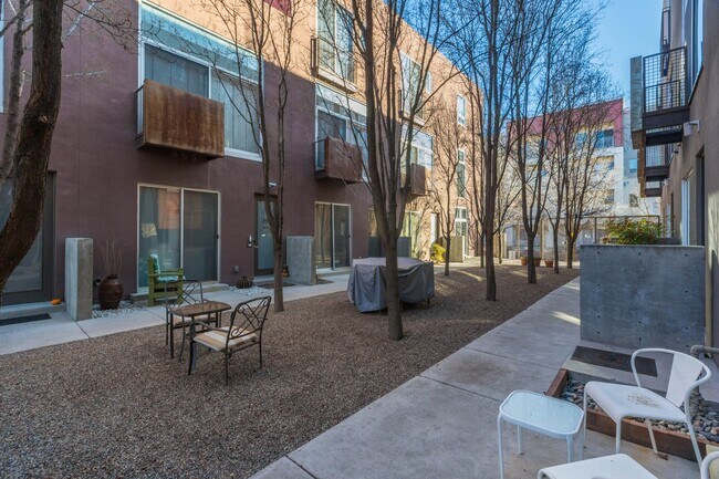 Building Photo - 877 Silver Ave SW