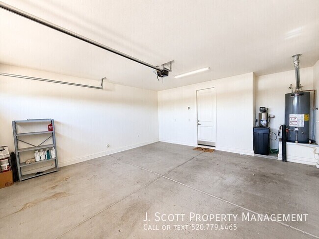 Building Photo - 18688 W Mescal St
