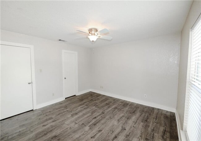 Building Photo - 1302 Danbury Square