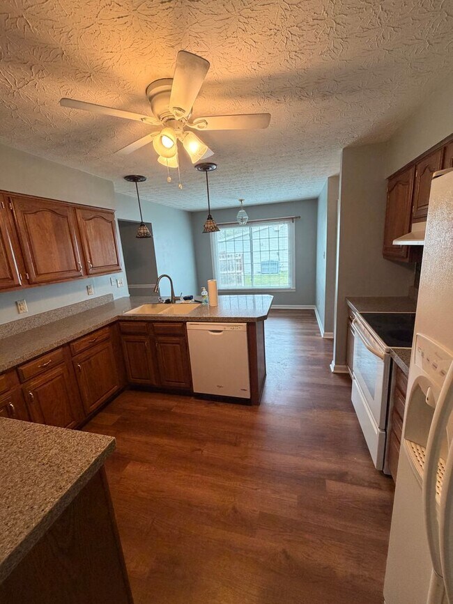 Building Photo - 3BR Home | Granite Kitchen | Fireplace | Deck | Fenced Yard
