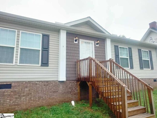 Building Photo - 5 Charles St