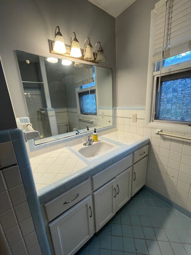 Building Photo - Great 3 Bed 1 Bath Home in South Nashville!