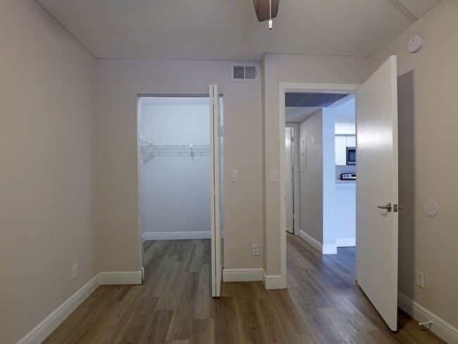 Building Photo - 5321 Summerlin Rd