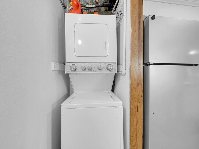 Building Photo - $1,440.95 with $300.00 OFF the FIRST MONTH'S RENT - 2 Bedrooms, 1 Bathroom, Condo in Lakewood wit...