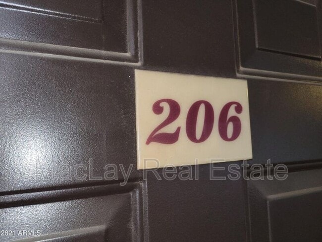 Building Photo - 424 W Brown Rd