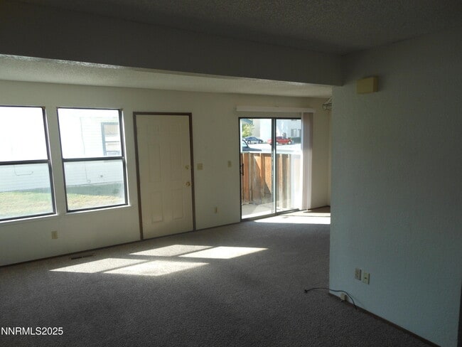 Primary Photo - 364 W D St